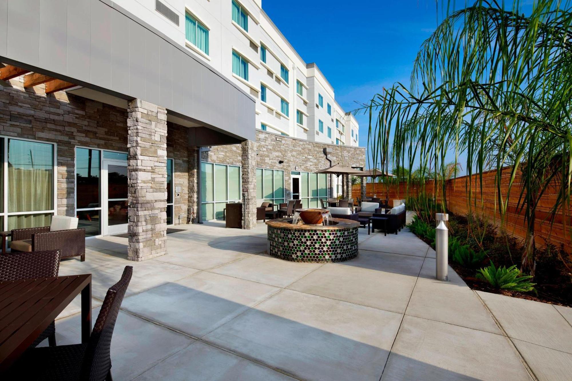 Courtyard By Marriott Houston Intercontinental Airport Hotell Exteriör bild